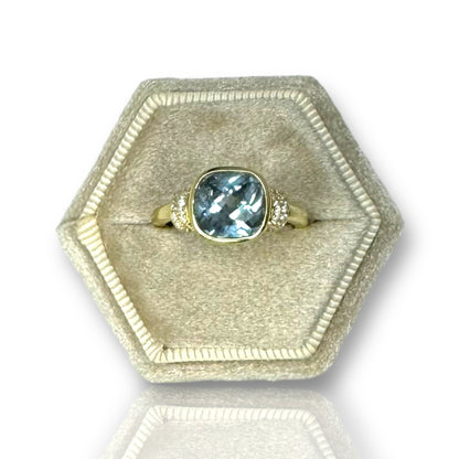 Elegant Cushion Cut Ring - Silver and Gold